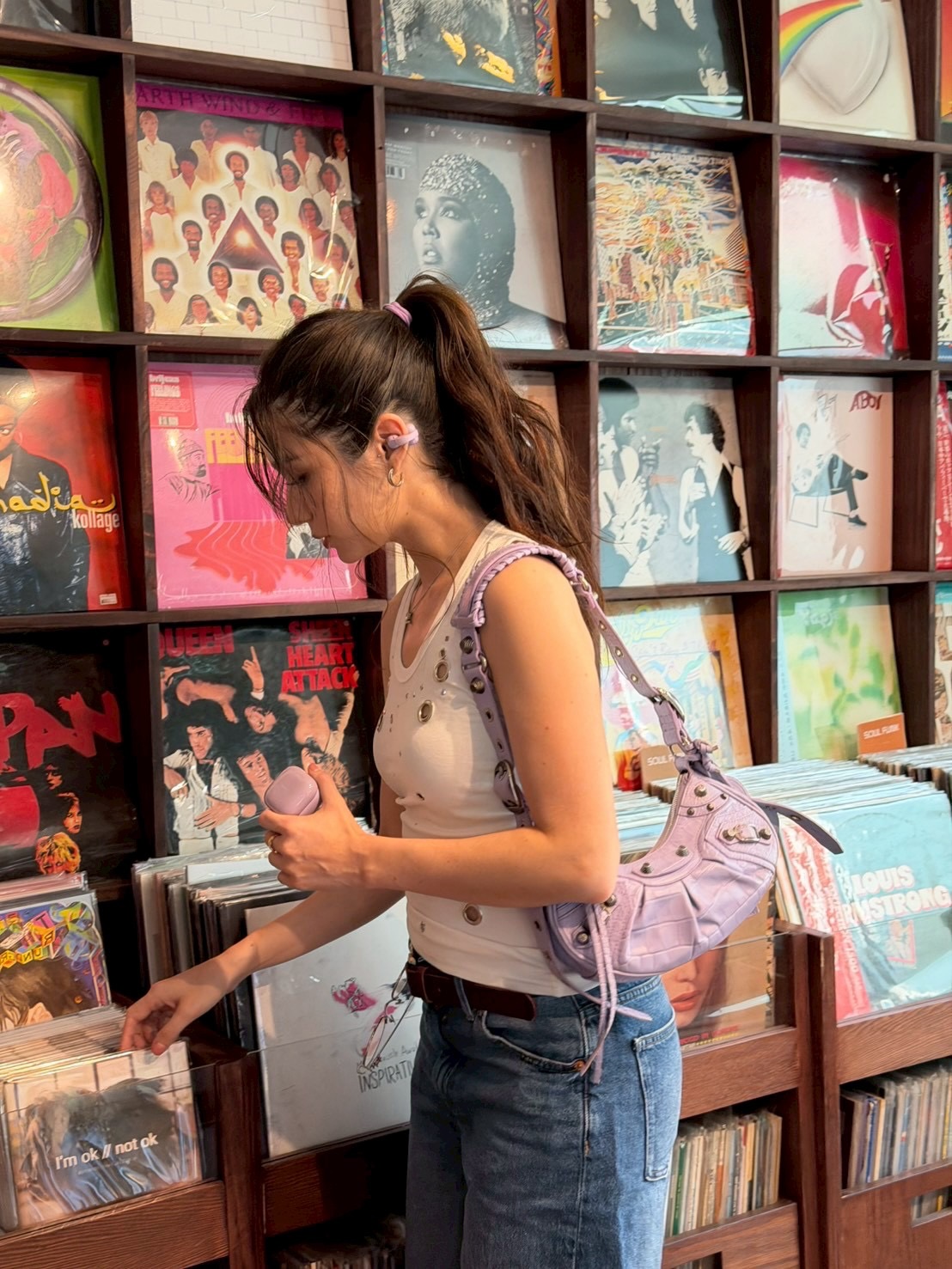 วี - วิโอเลต วอเทียร์