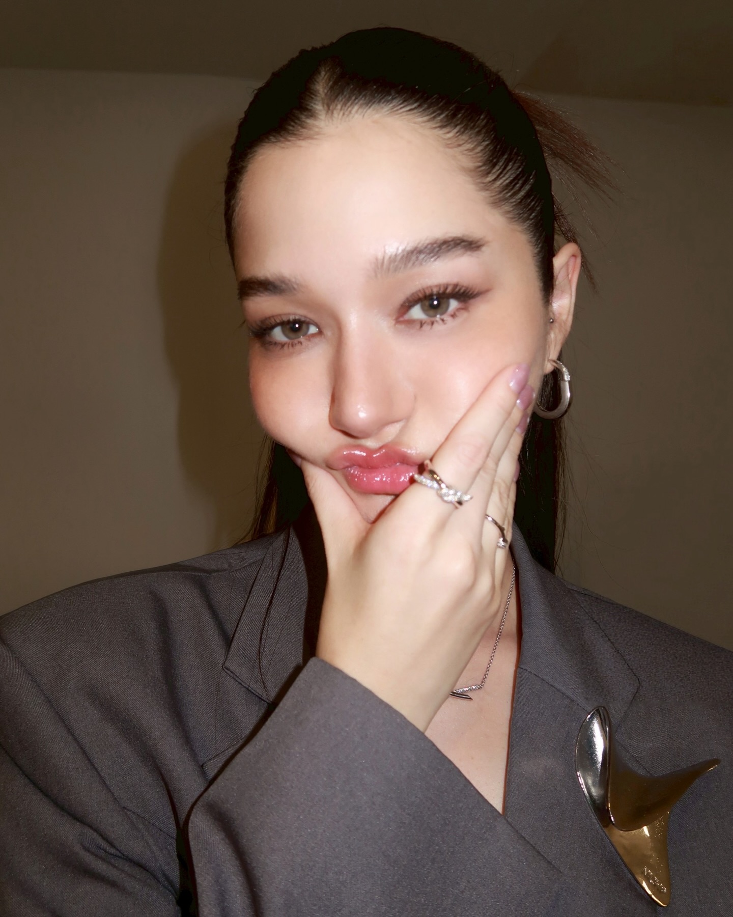 วี - วิโอเลต วอเทียร์