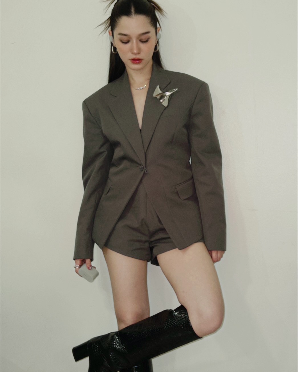 วี - วิโอเลต วอเทียร์