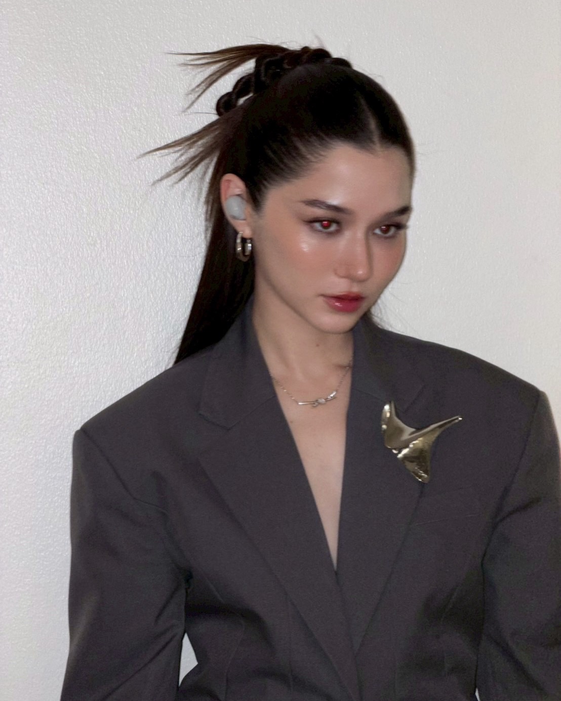 วี - วิโอเลต วอเทียร์