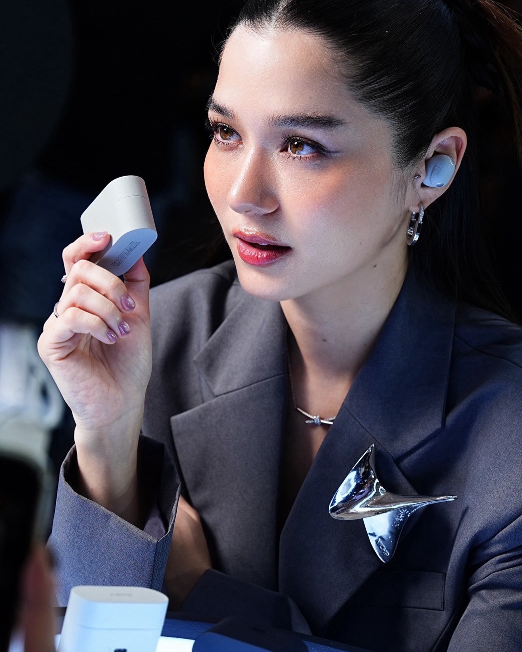 วี - วิโอเลต วอเทียร์