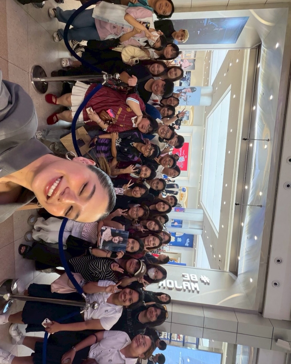 วี - วิโอเลต วอเทียร์