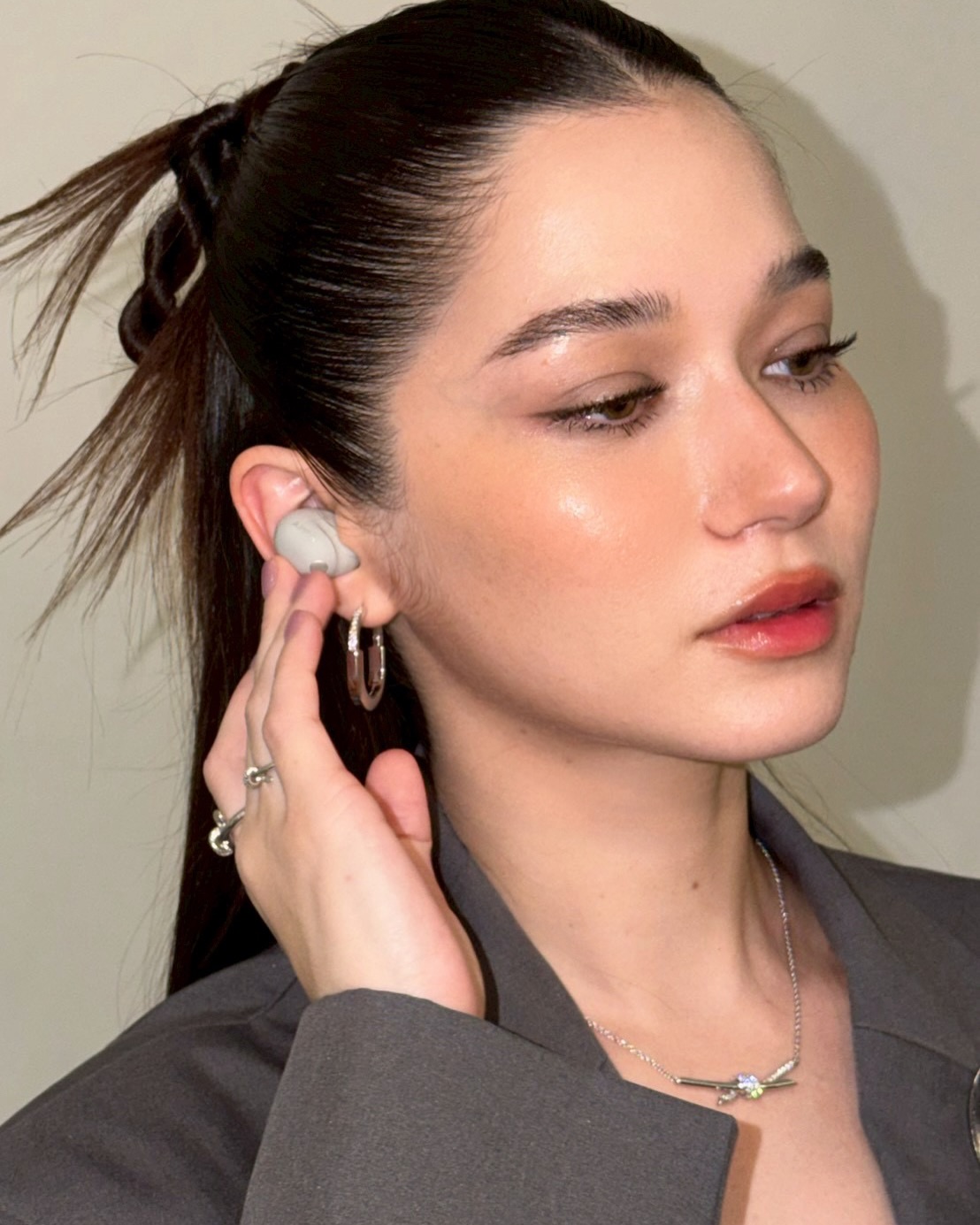 วี - วิโอเลต วอเทียร์