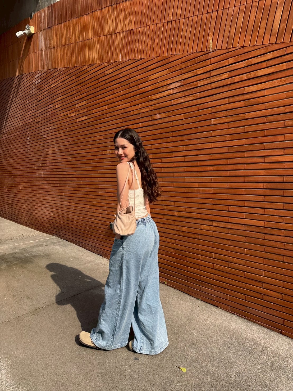 วี - วิโอเลต วอเทียร์