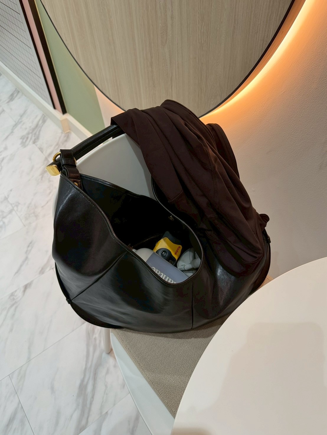 วี - วิโอเลต วอเทียร์