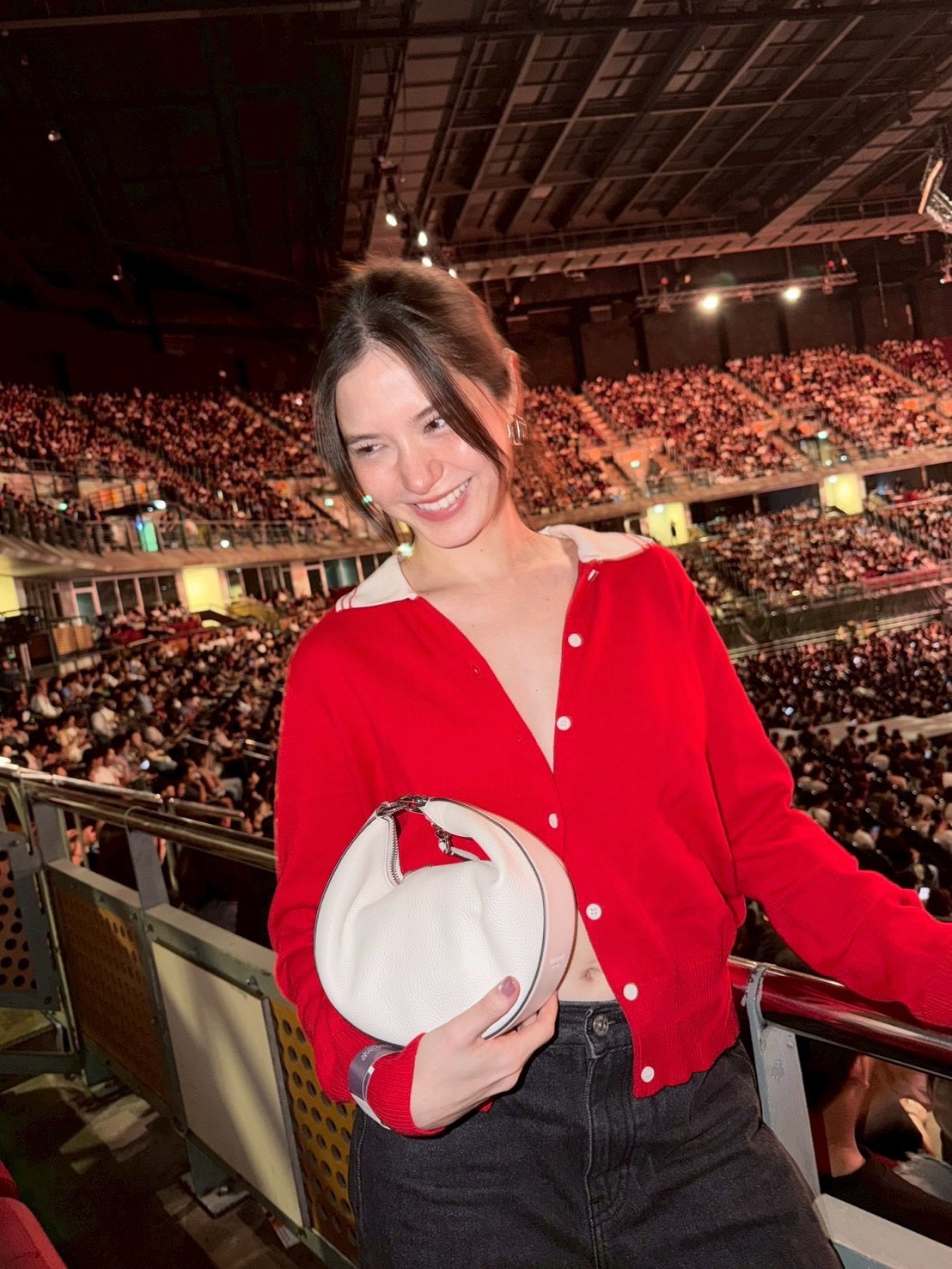 วี - วิโอเลต วอเทียร์