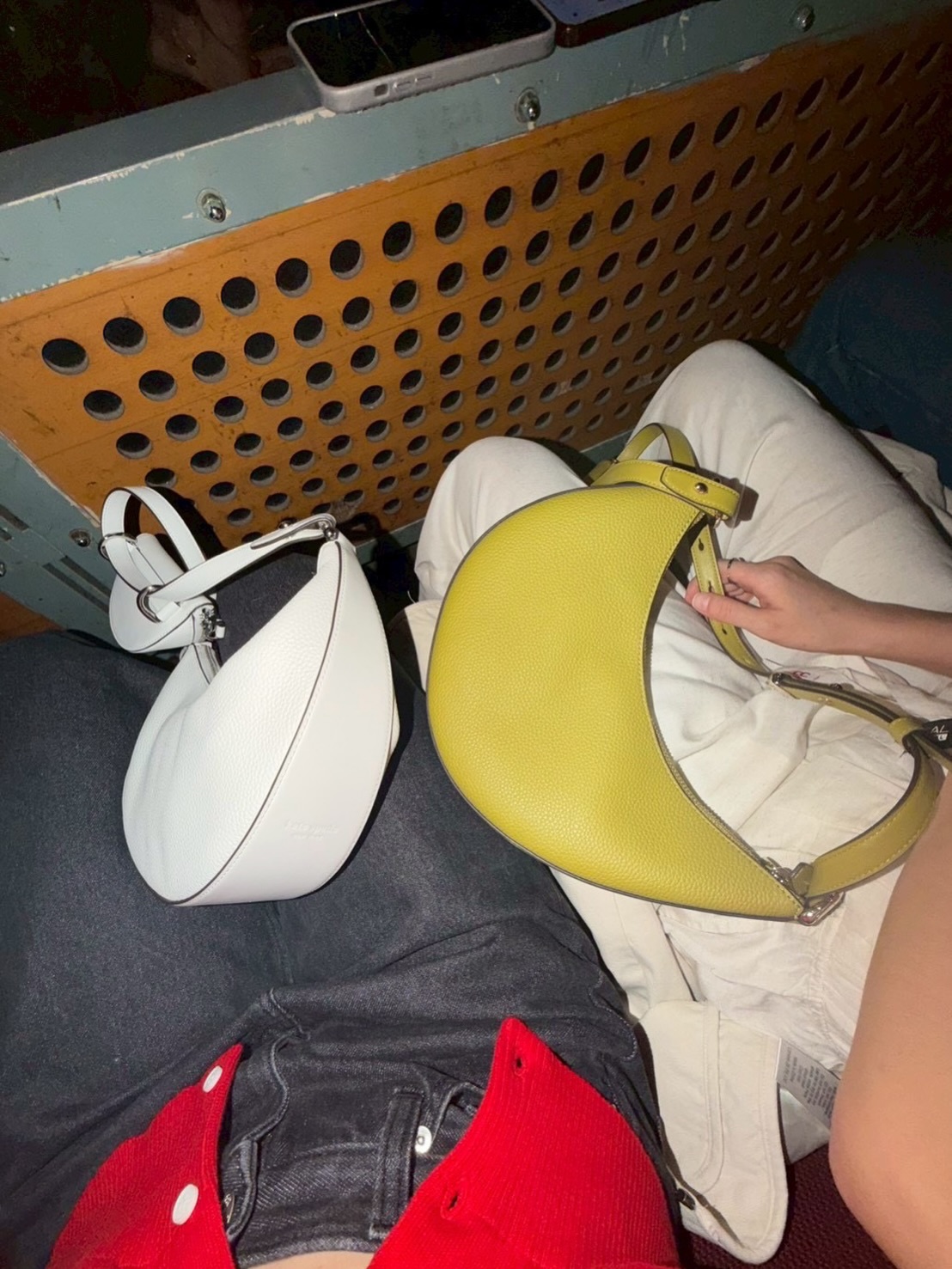 วี - วิโอเลต วอเทียร์