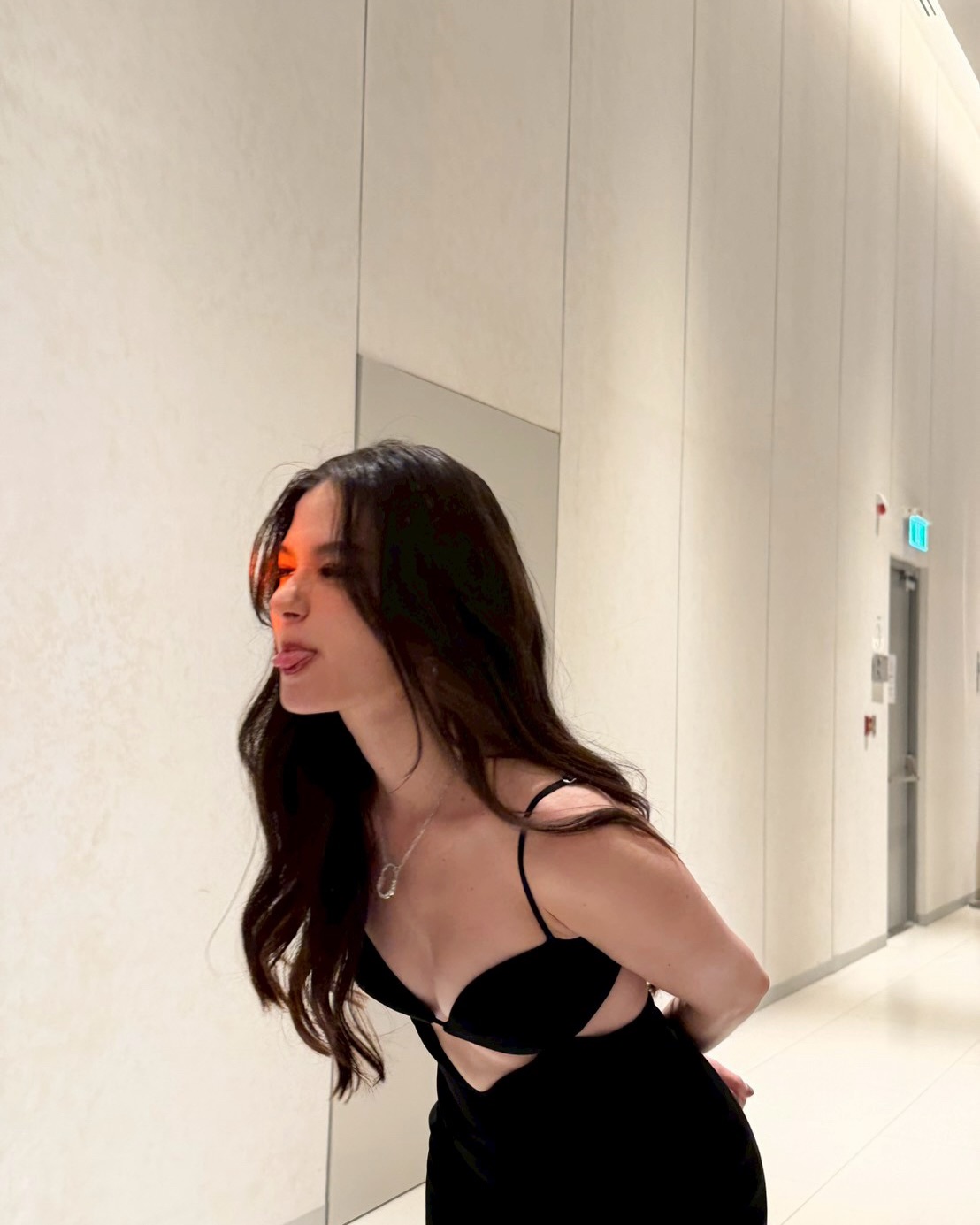 วี - วิโอเลต วอเทียร์