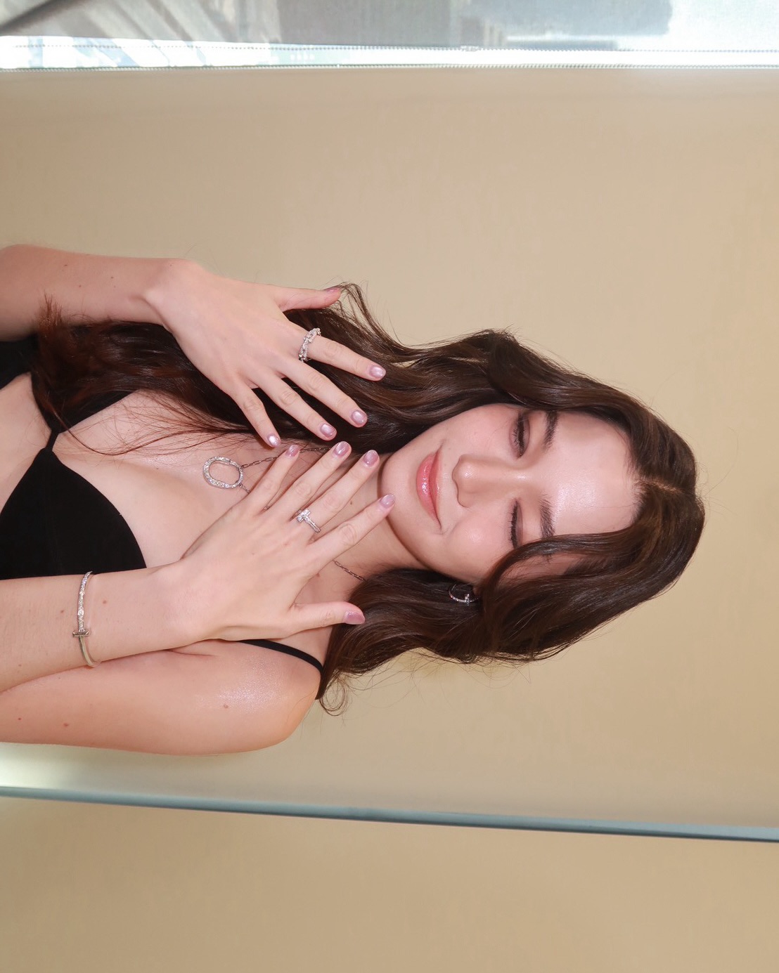 วี - วิโอเลต วอเทียร์