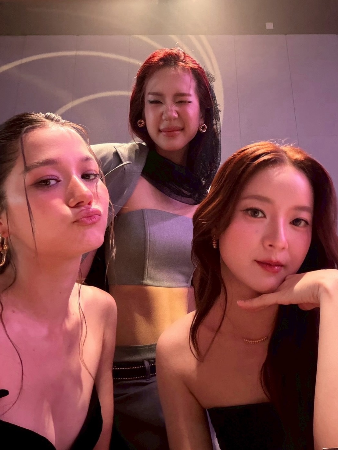 วี - วิโอเลต วอเทียร์