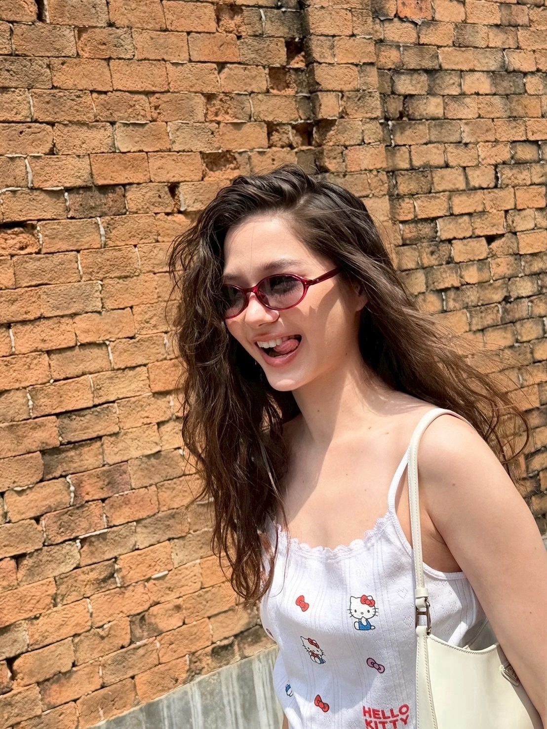 วี - วิโอเลต วอเทียร์