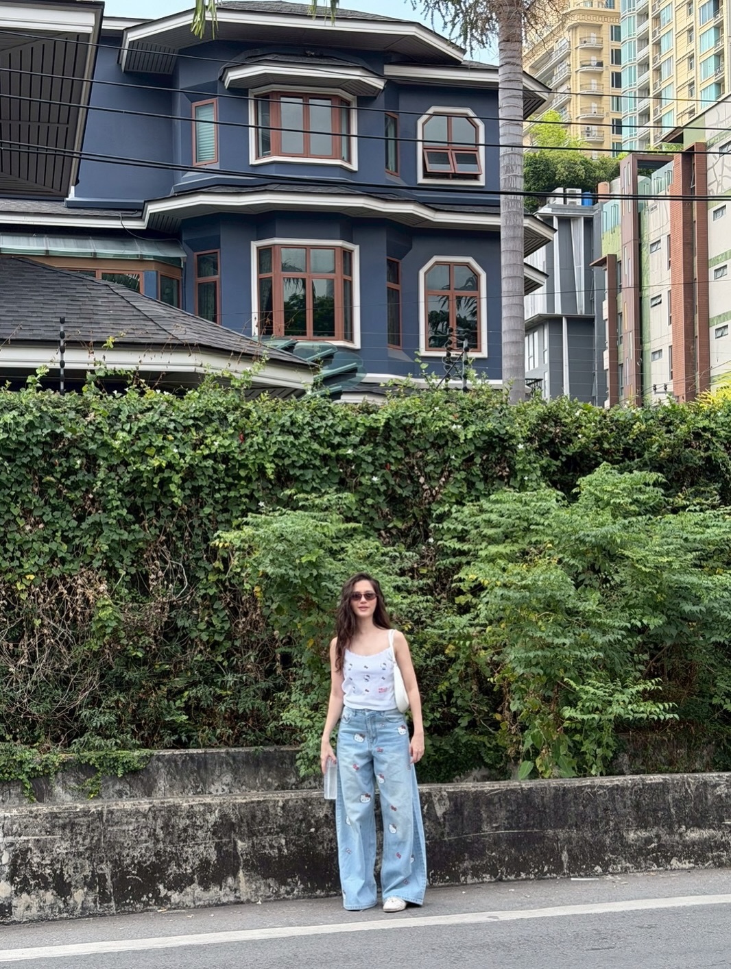 วี - วิโอเลต วอเทียร์