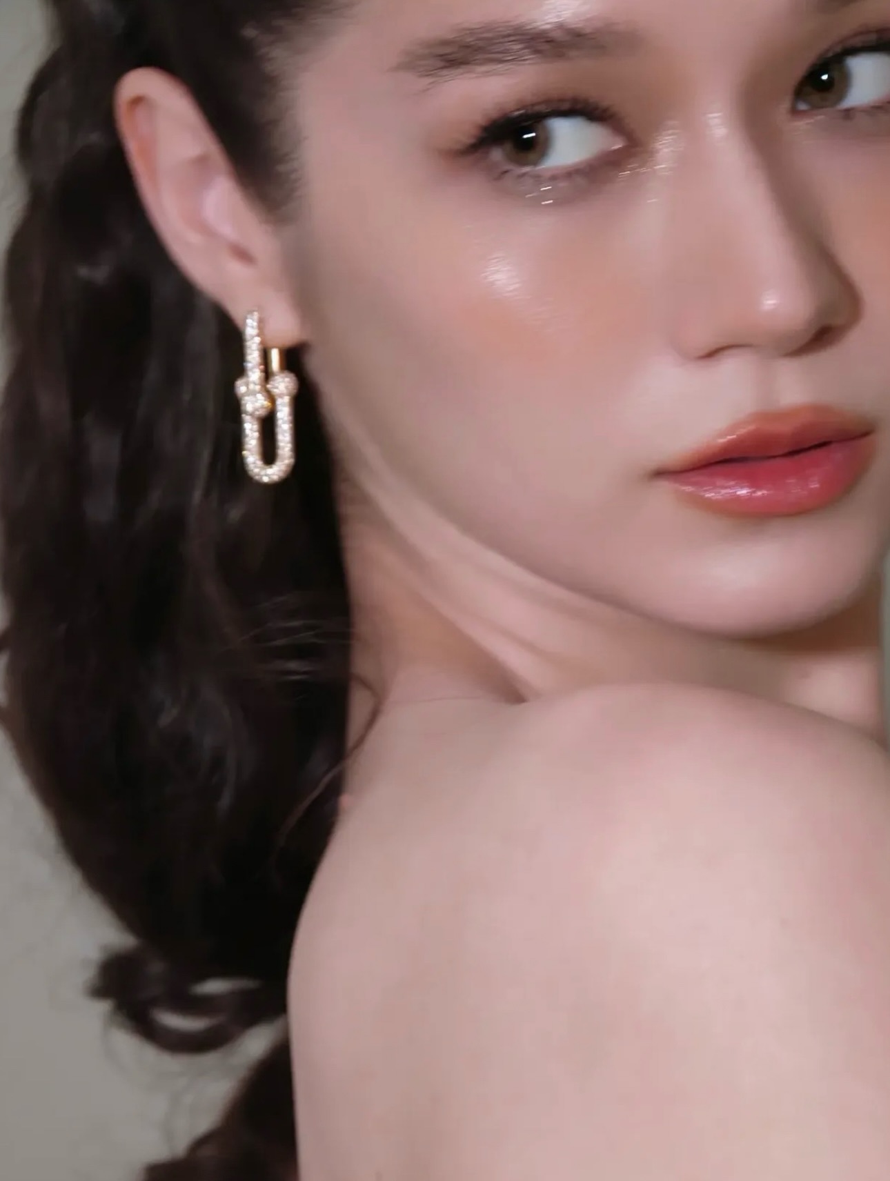 วี - วิโอเลต วอเทียร์