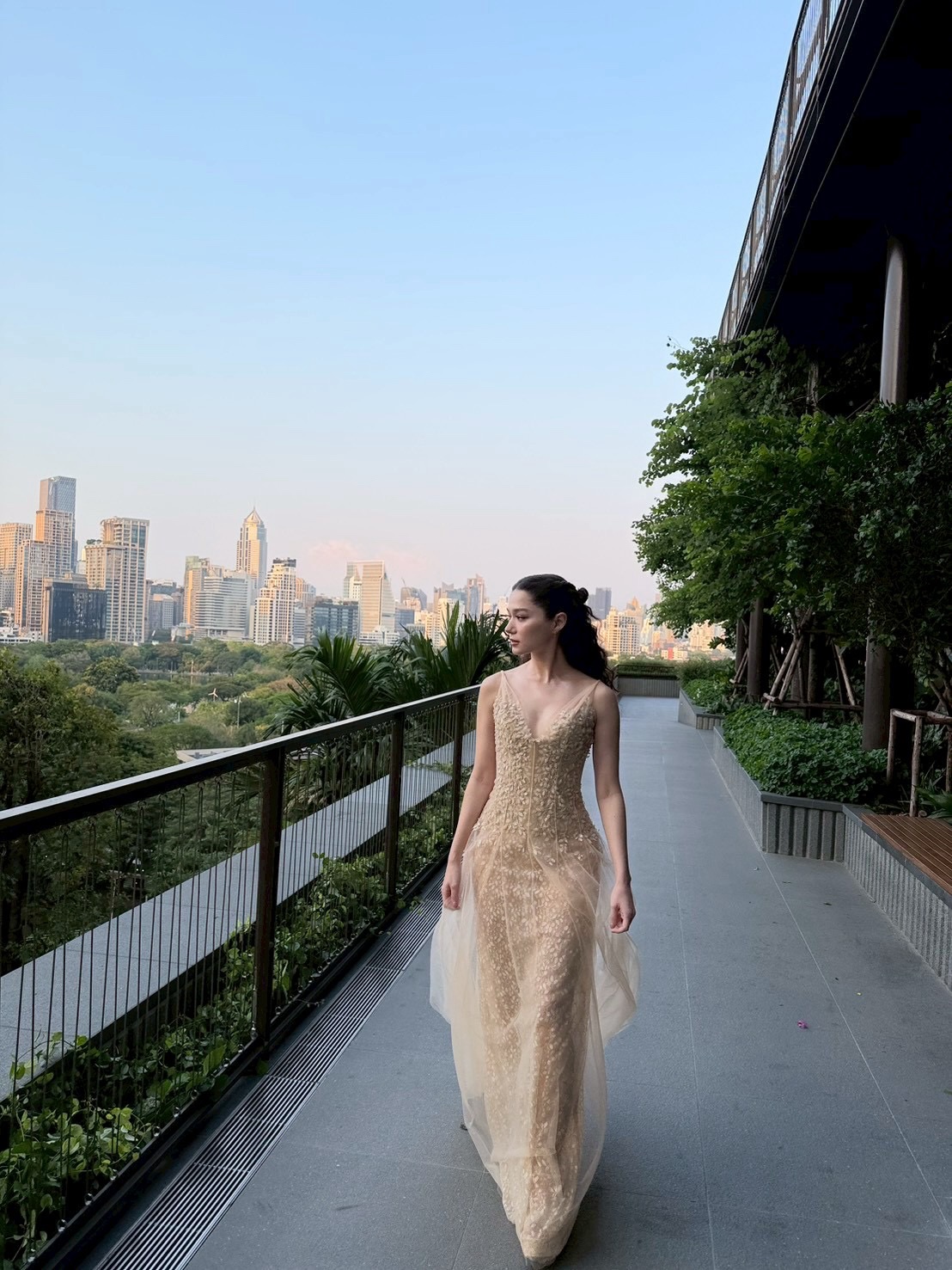 วี - วิโอเลต วอเทียร์