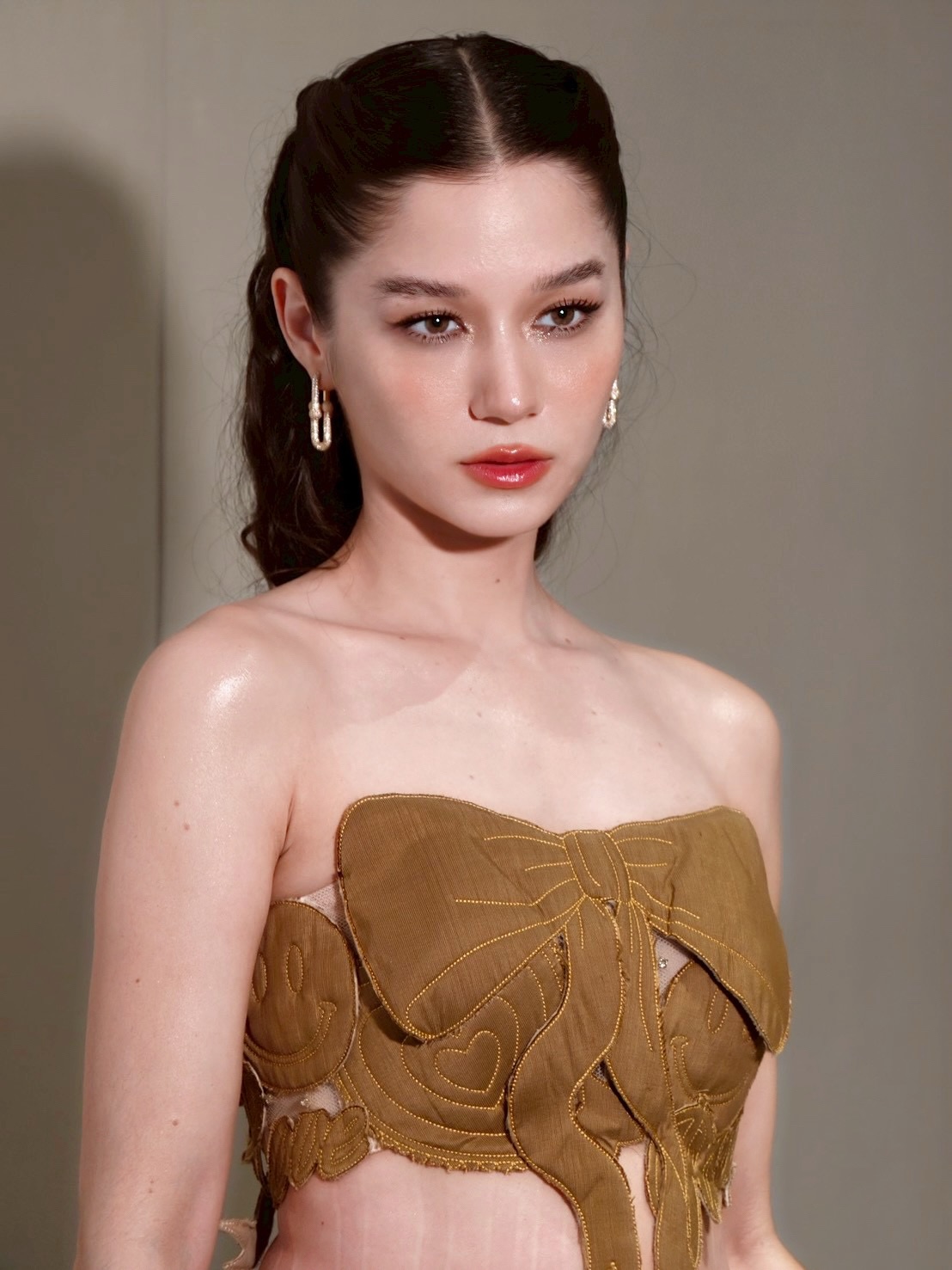 วี - วิโอเลต วอเทียร์