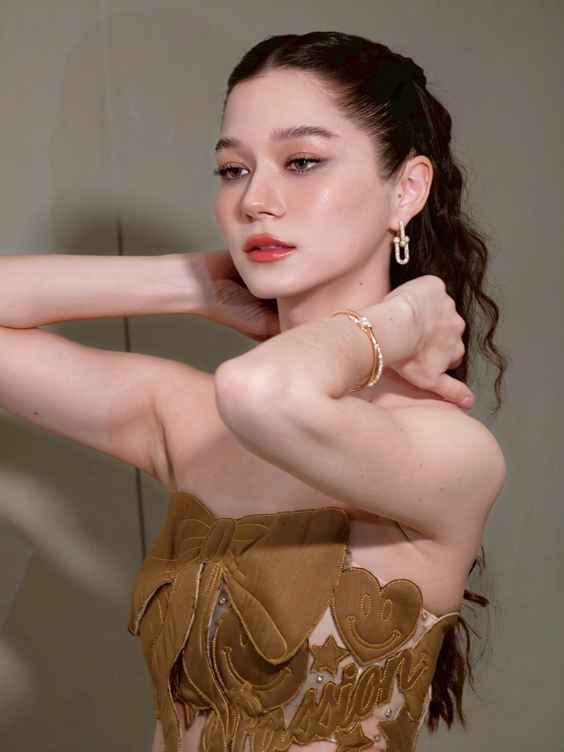 วี - วิโอเลต วอเทียร์