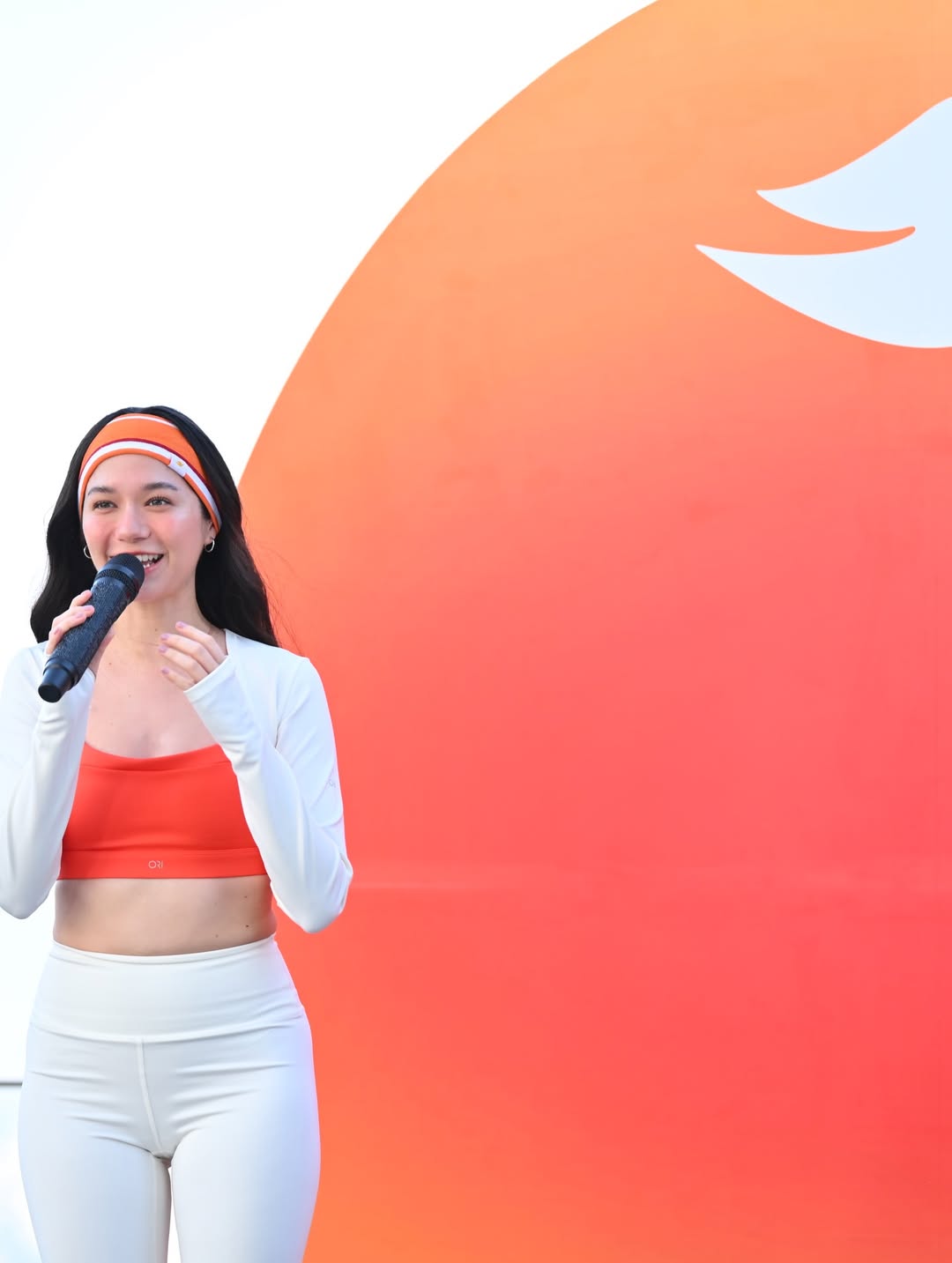 วี - วิโอเลต วอเทียร์