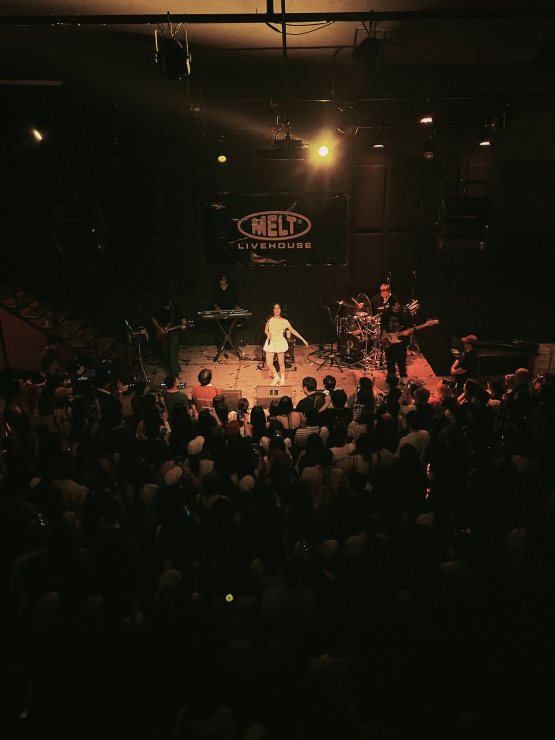 วี - วิโอเลต วอเทียร์