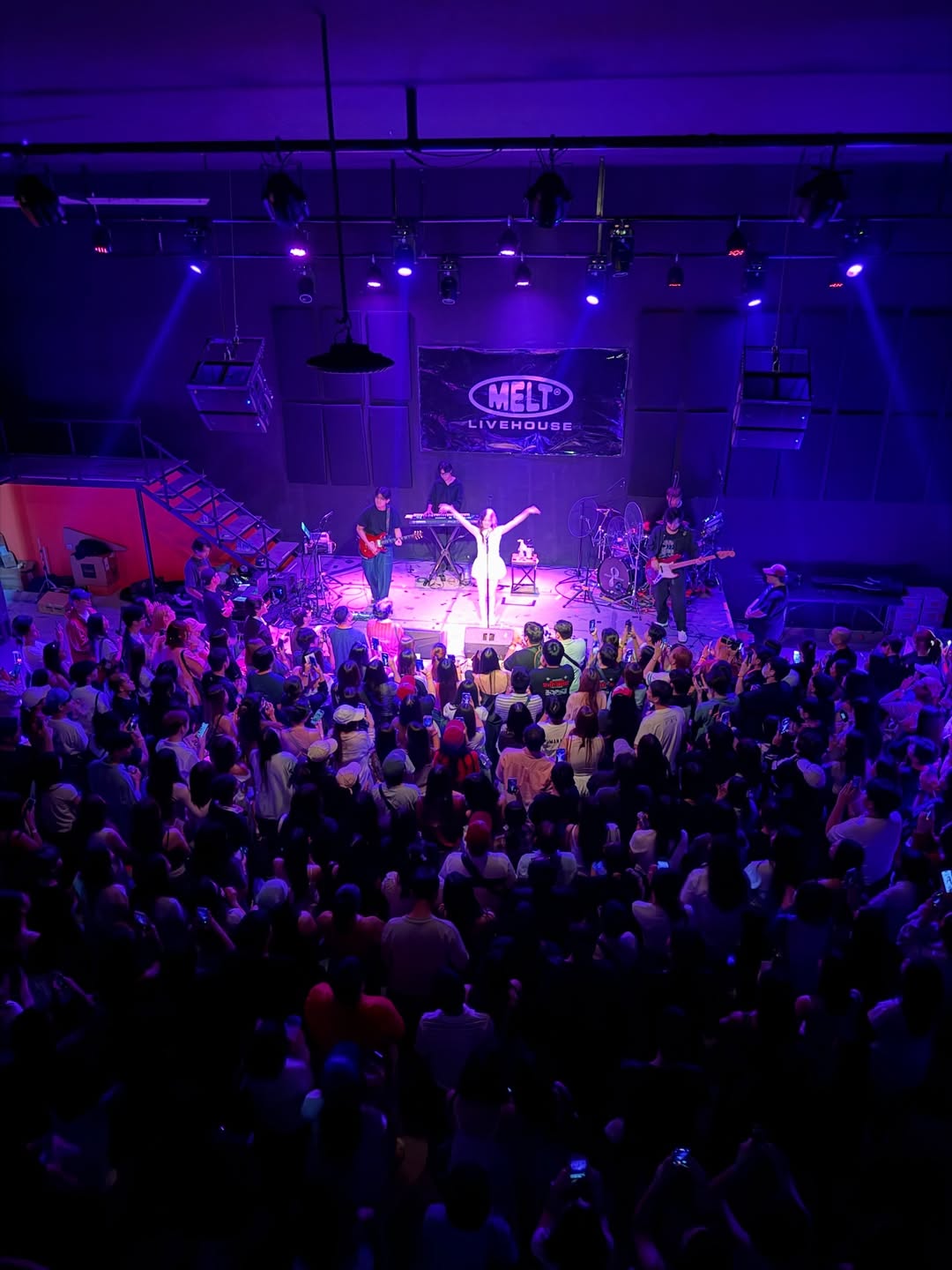 วี - วิโอเลต วอเทียร์