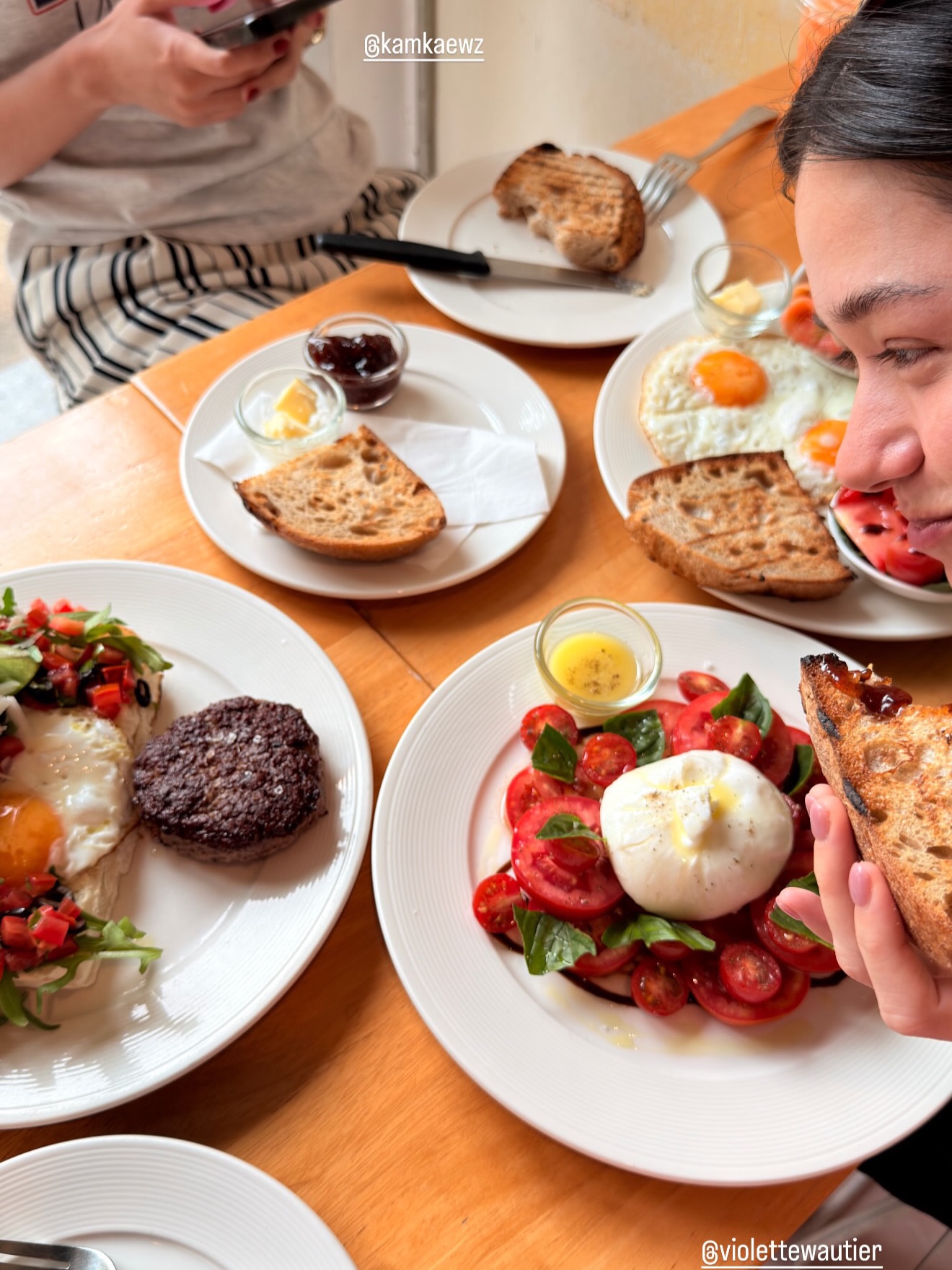 วี - วิโอเลต วอเทียร์