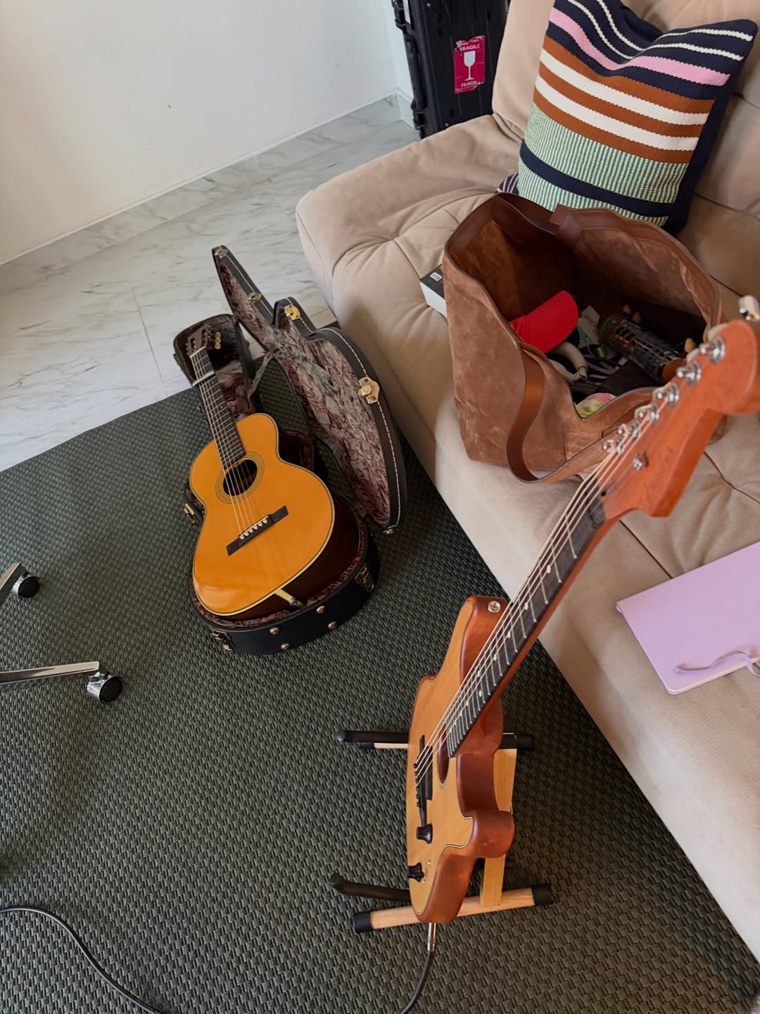 วี - วิโอเลต วอเทียร์