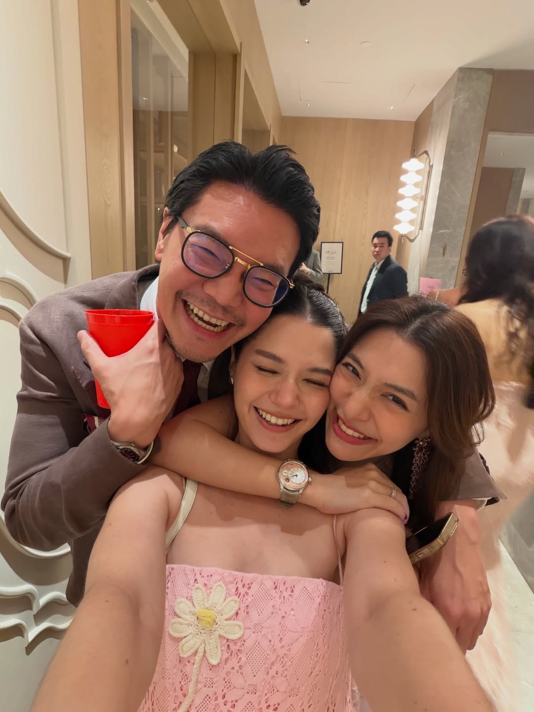 วี - วิโอเลต วอเทียร์