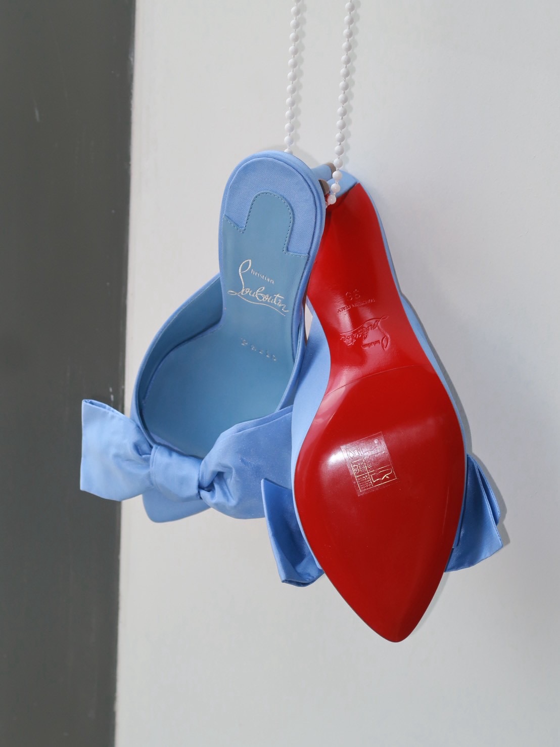 วี - วิโอเลต วอเทียร์