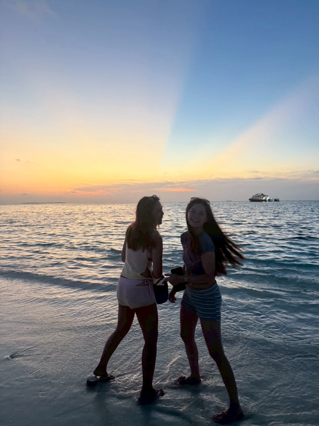 วี - วิโอเลต วอเทียร์