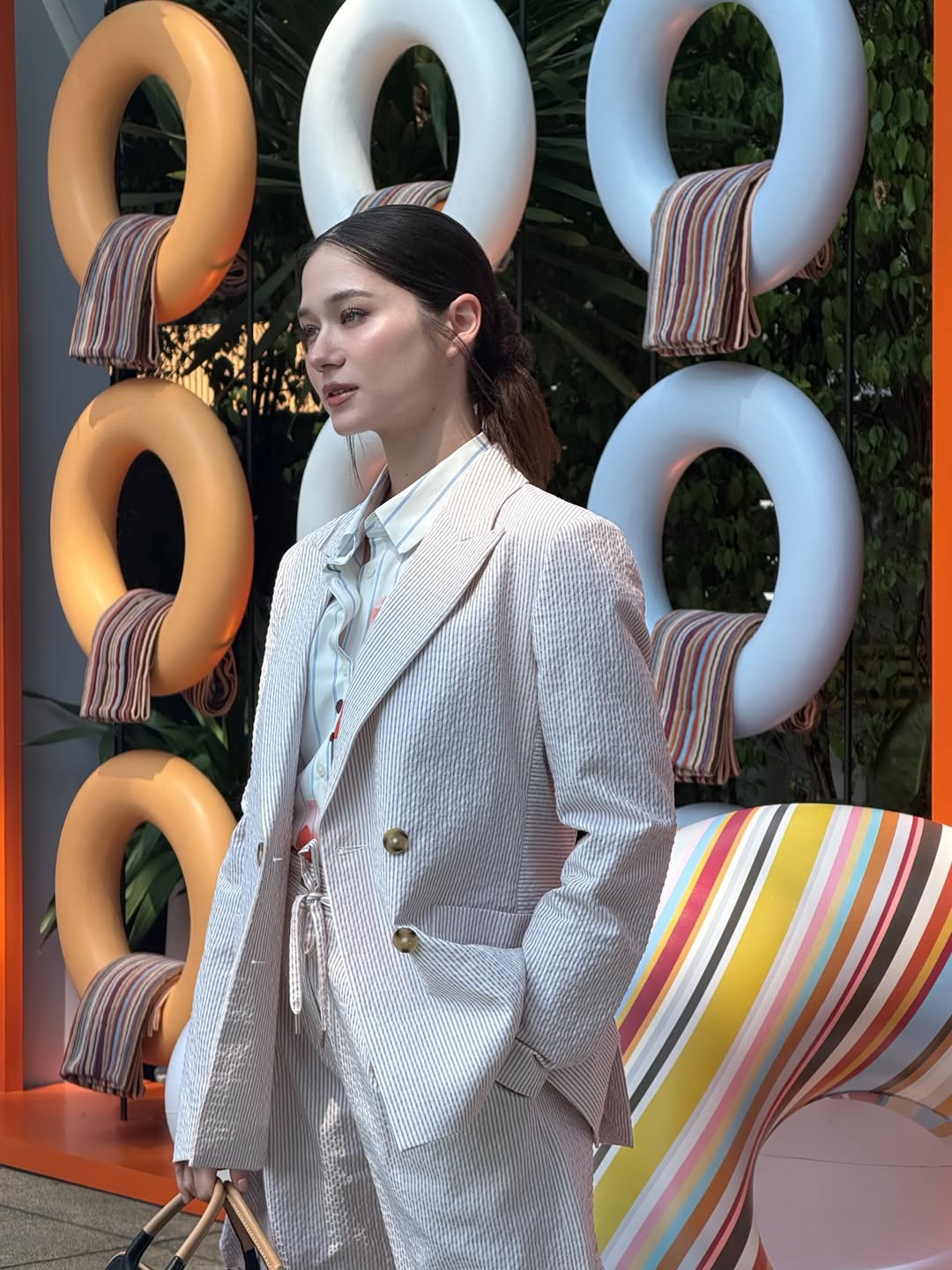 วี - วิโอเลต วอเทียร์