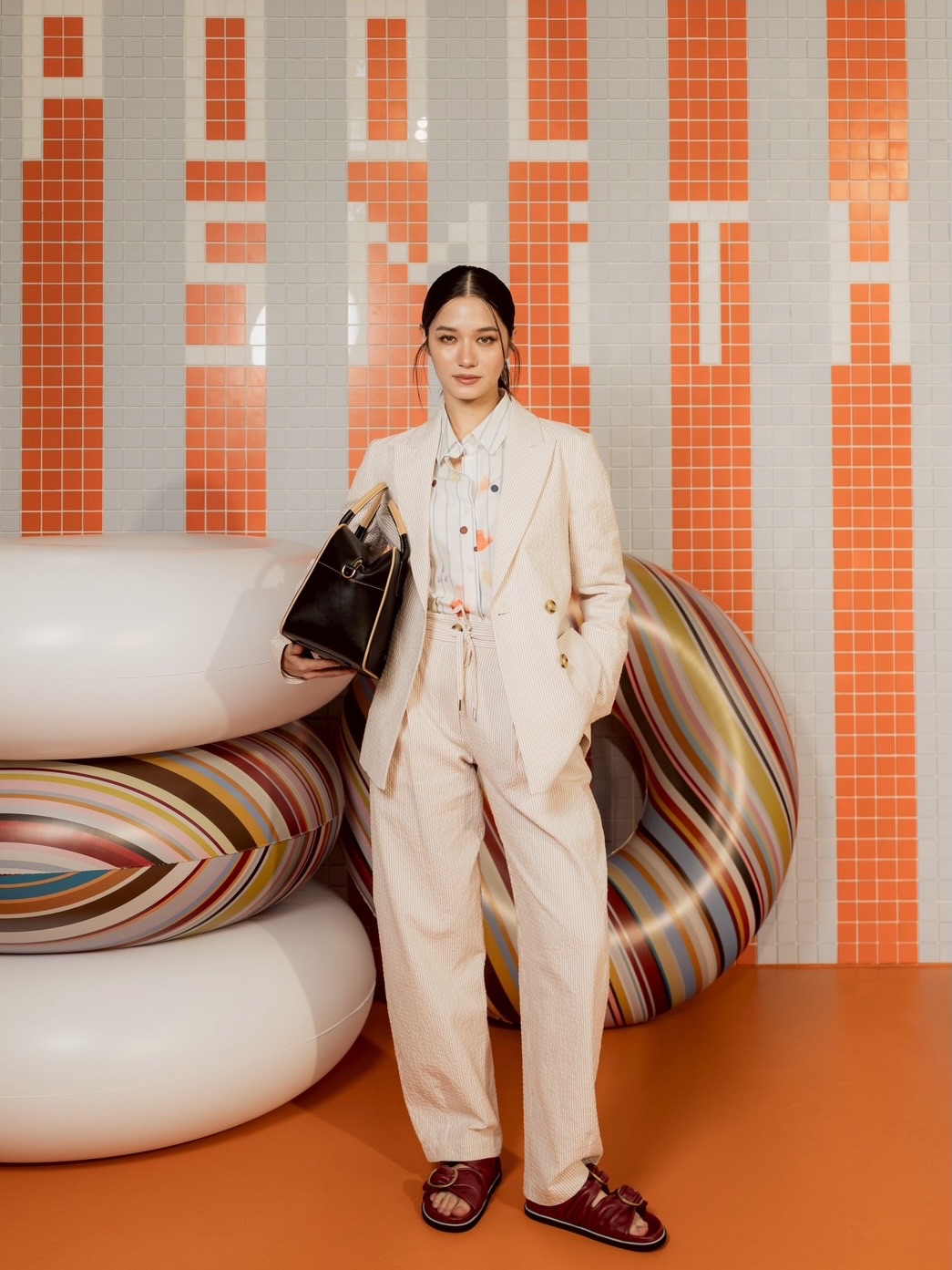 วี - วิโอเลต วอเทียร์