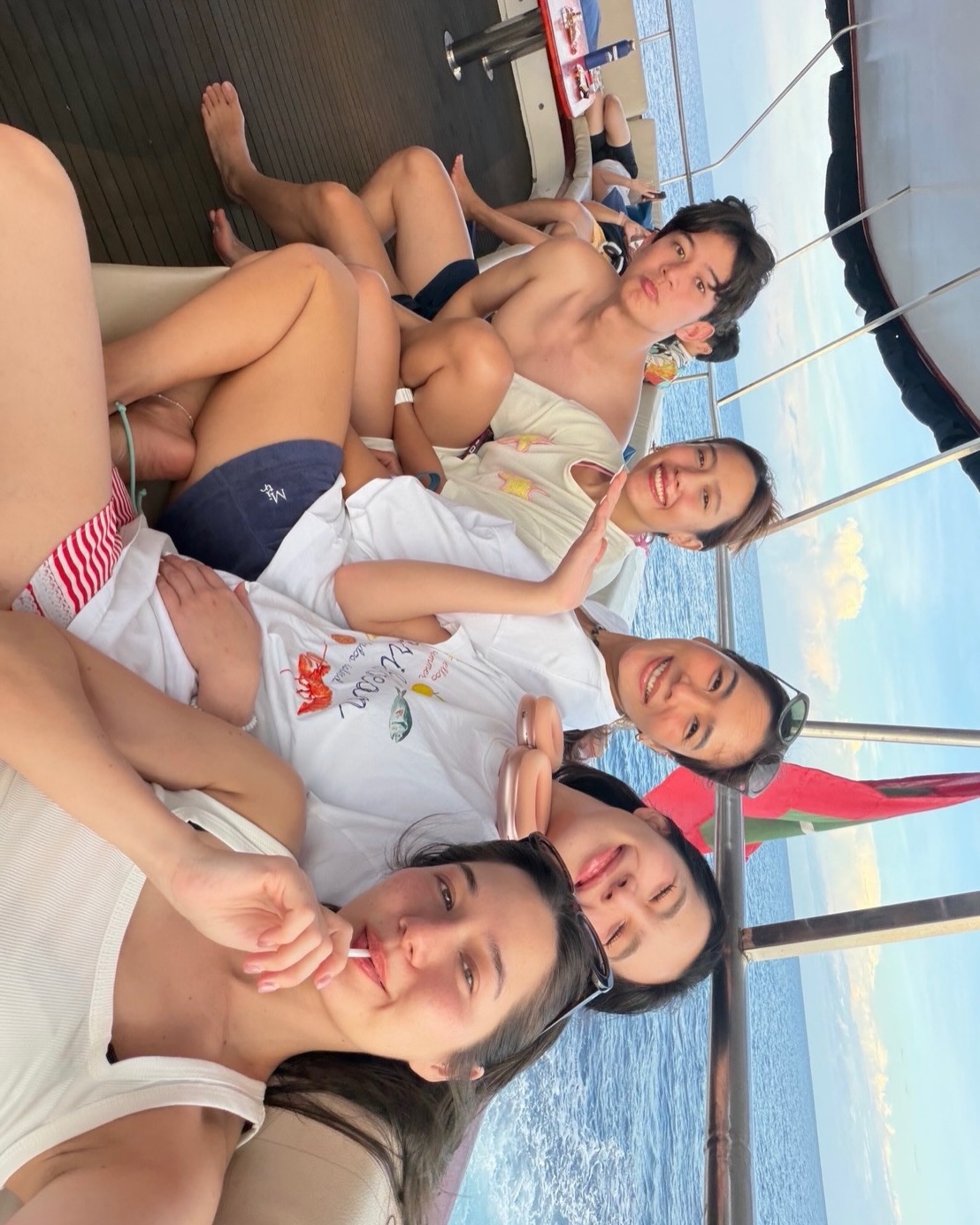 วี - วิโอเลต วอเทียร์