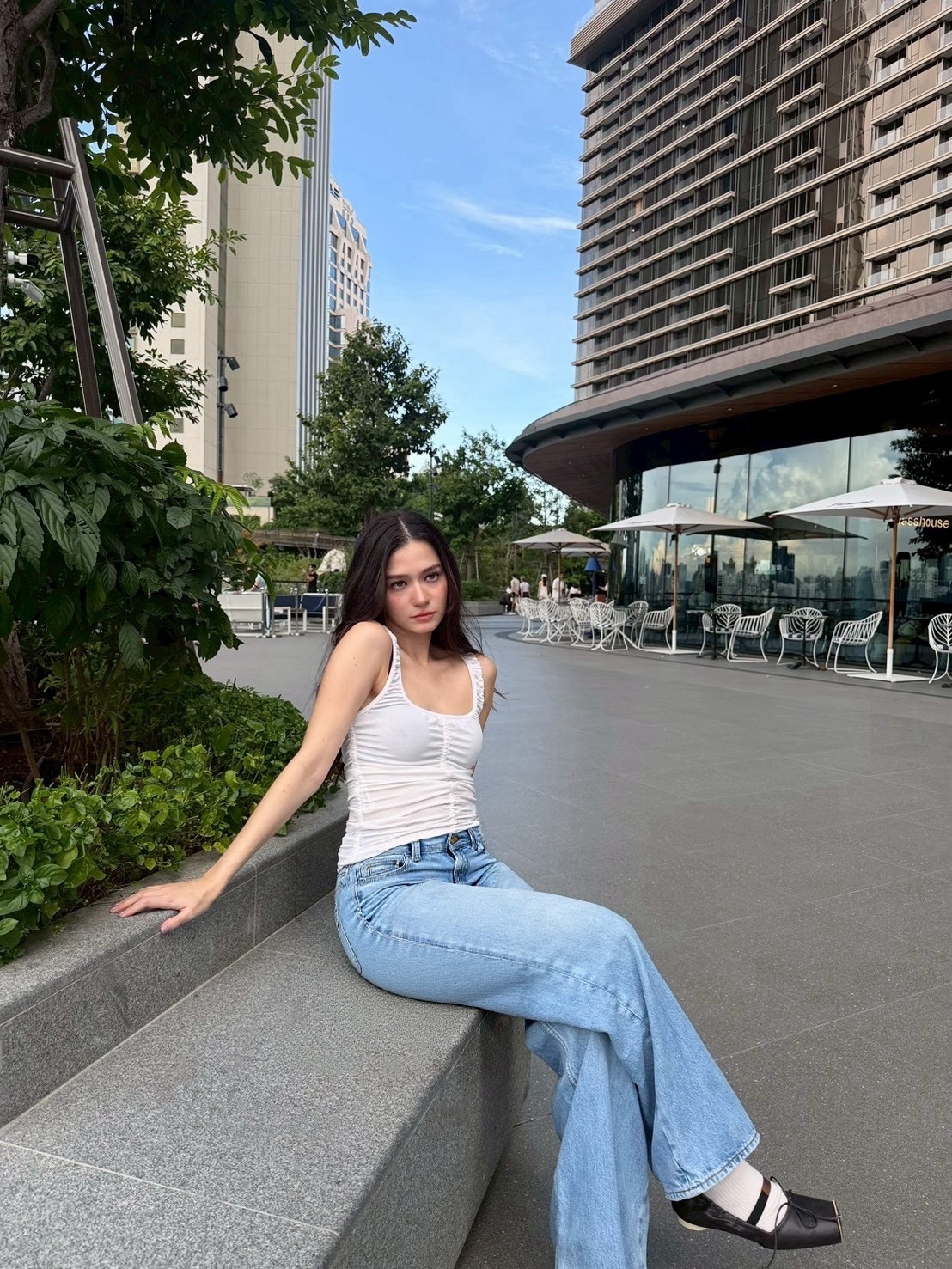 วี - วิโอเลต วอเทียร์
