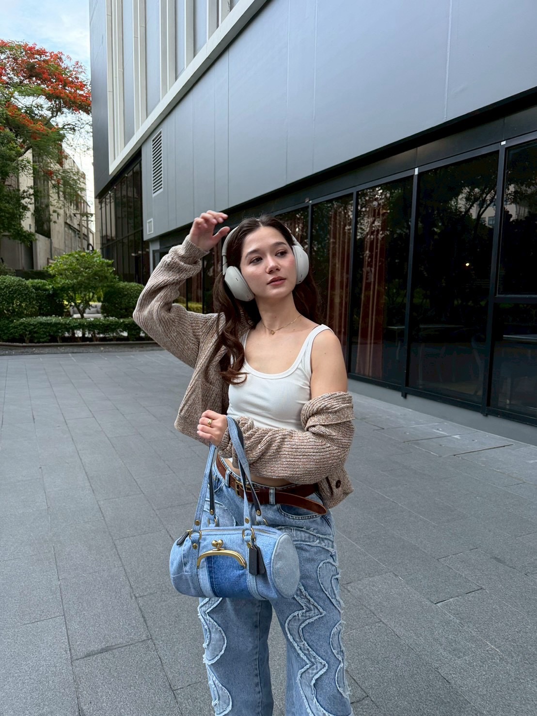 วี - วิโอเลต วอเทียร์