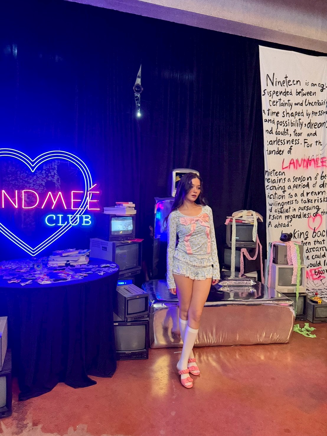 วี - วิโอเลต วอเทียร์