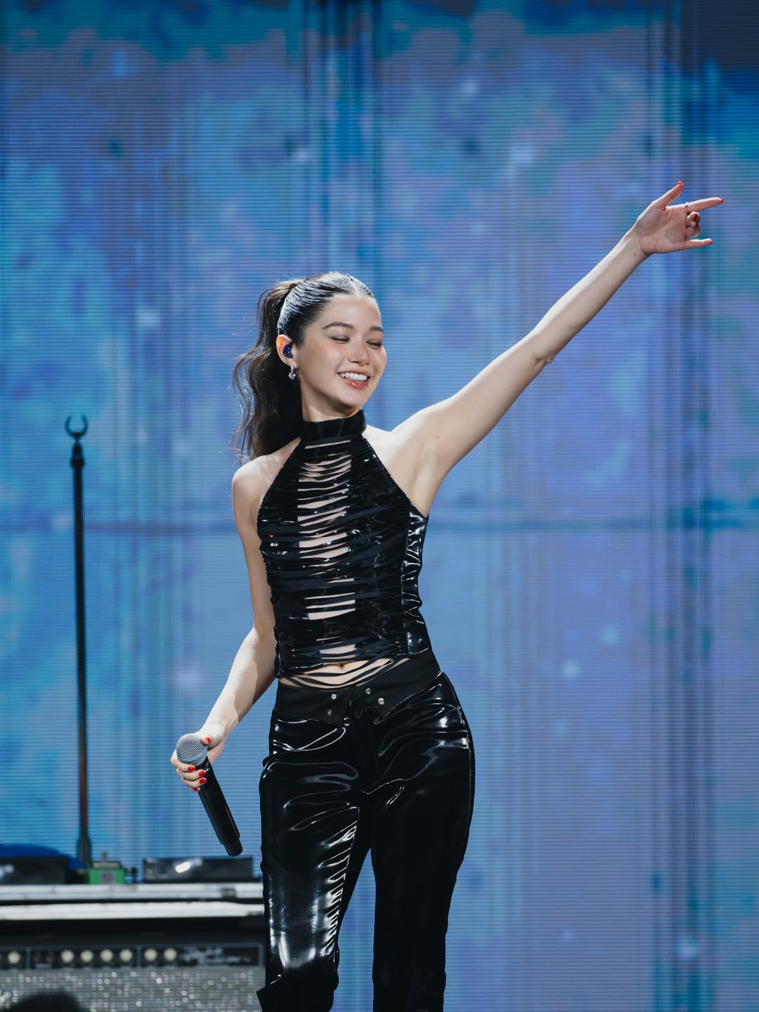 วี - วิโอเลต วอเทียร์
