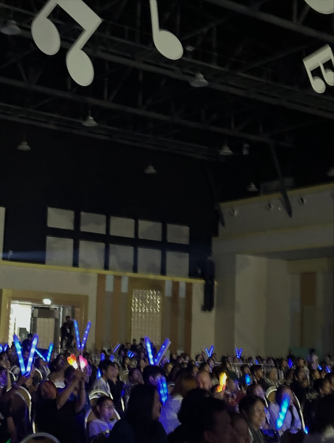 วี - วิโอเลต วอเทียร์