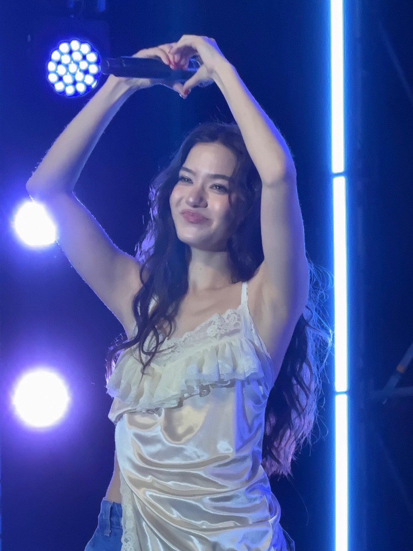 วี - วิโอเลต วอเทียร์
