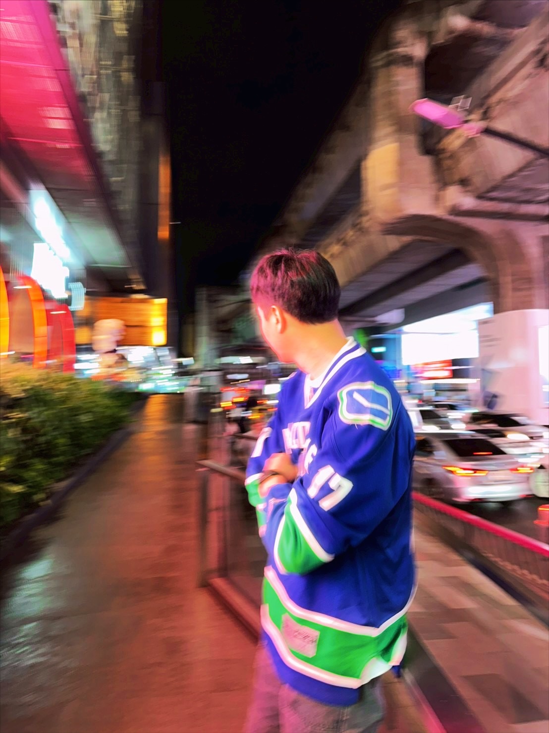 ต้น - อาชว์ ไหลสกุล