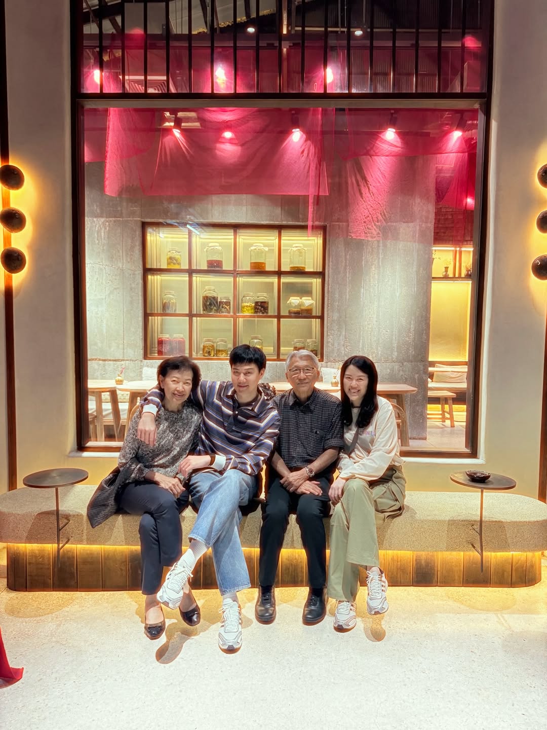 ต้น - อาชว์ ไหลสกุล