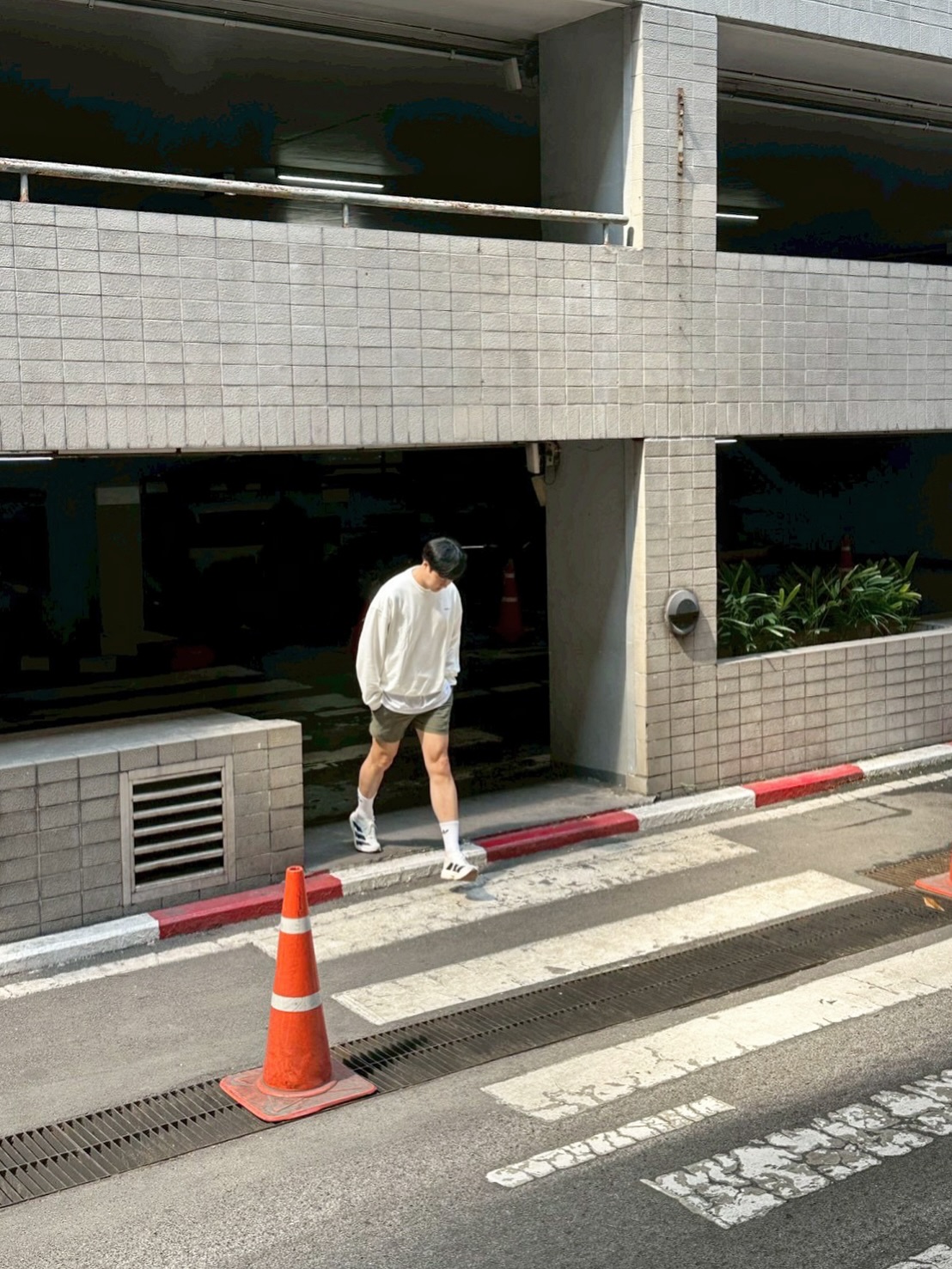 ต้น - อาชว์ ไหลสกุล