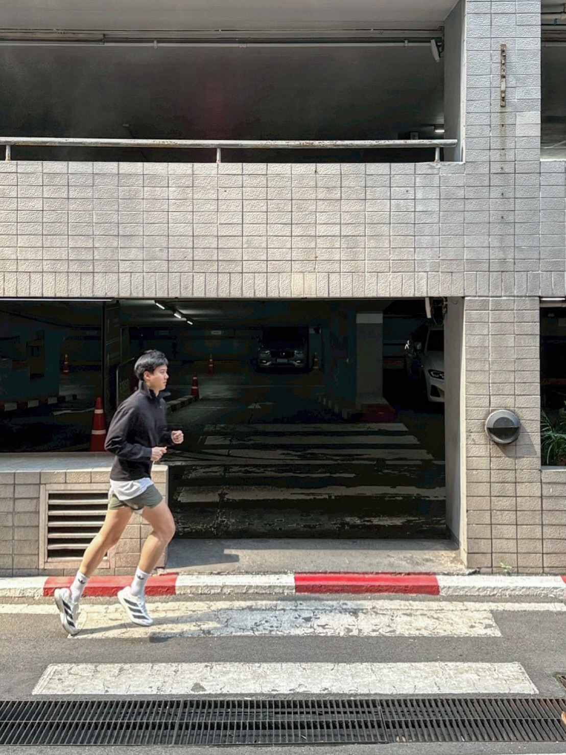 ต้น - อาชว์ ไหลสกุล