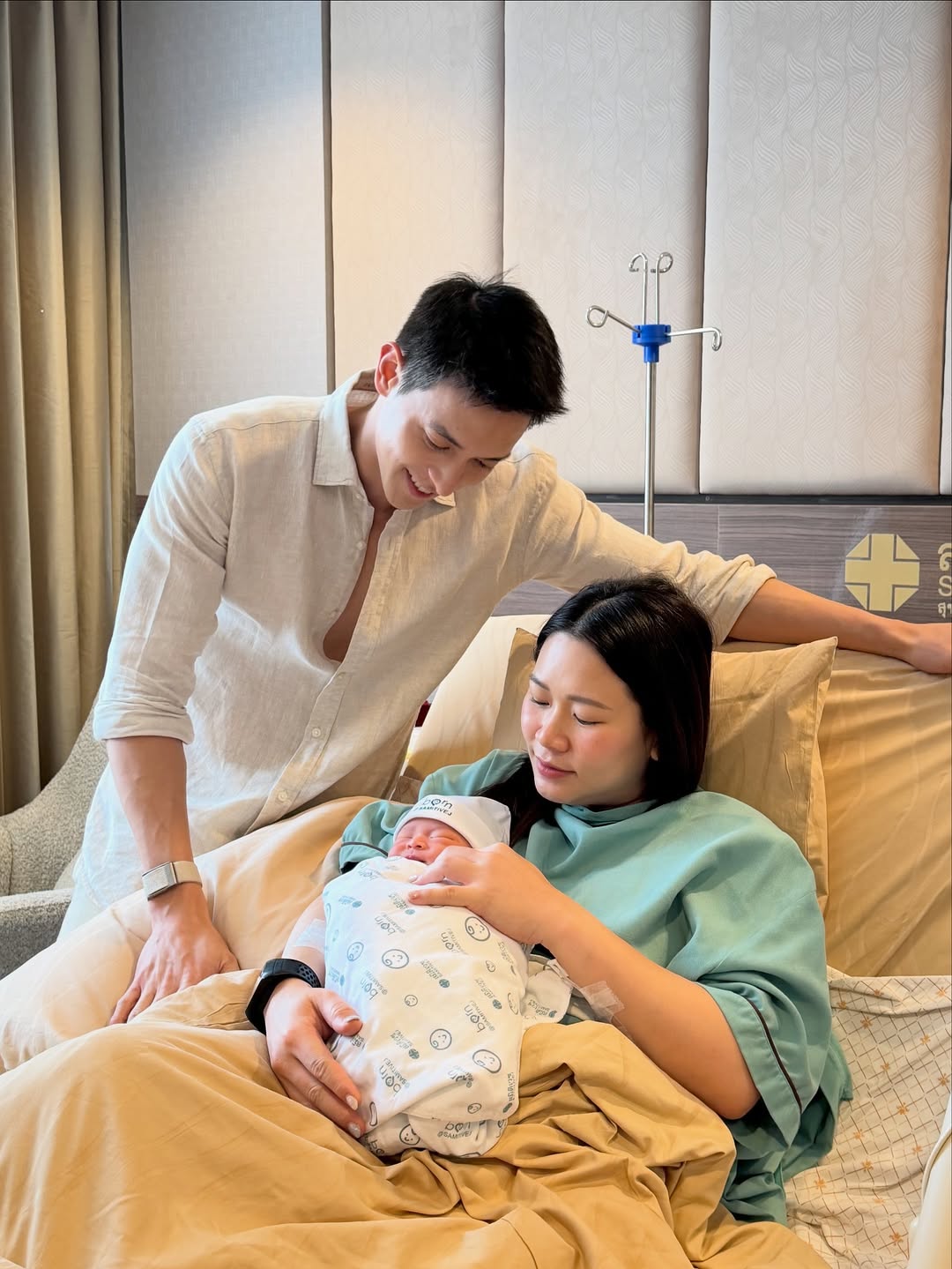 ต้น - อาชว์ ไหลสกุล