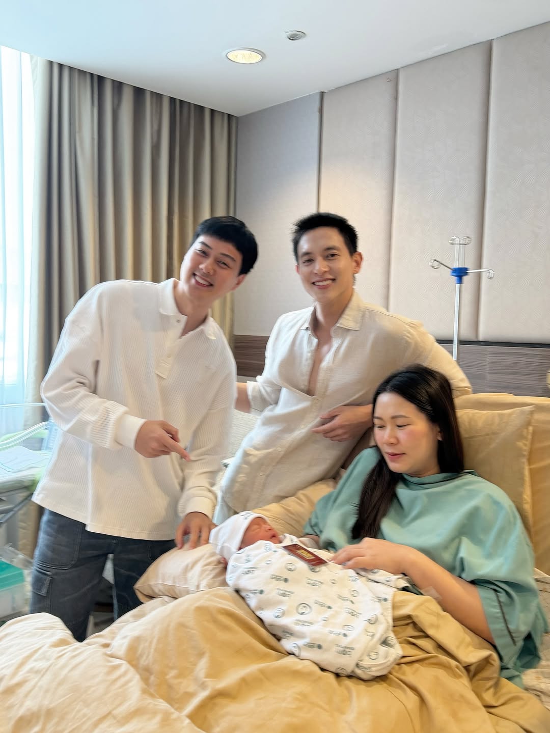 ต้น - อาชว์ ไหลสกุล