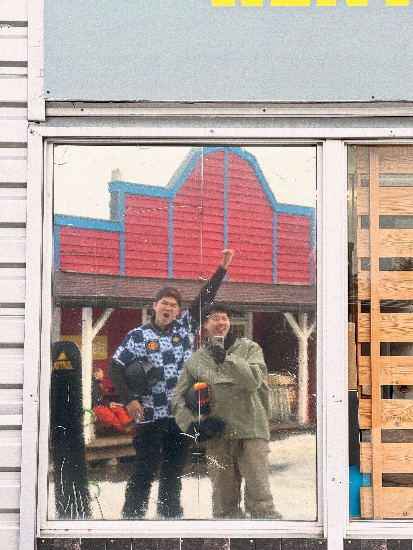 ต้น - อาชว์ ไหลสกุล