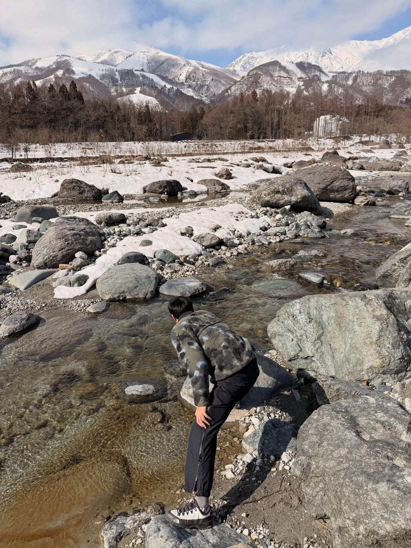 ต้น - อาชว์ ไหลสกุล