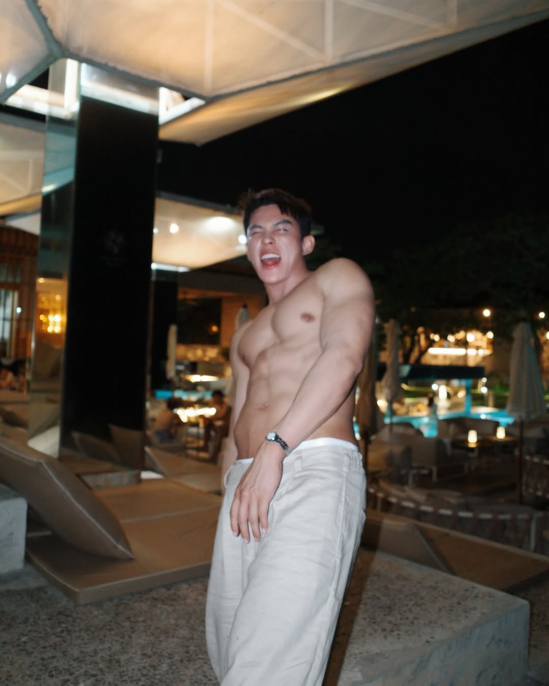 ต๊อด - ปนพงษ์ ไขแสง