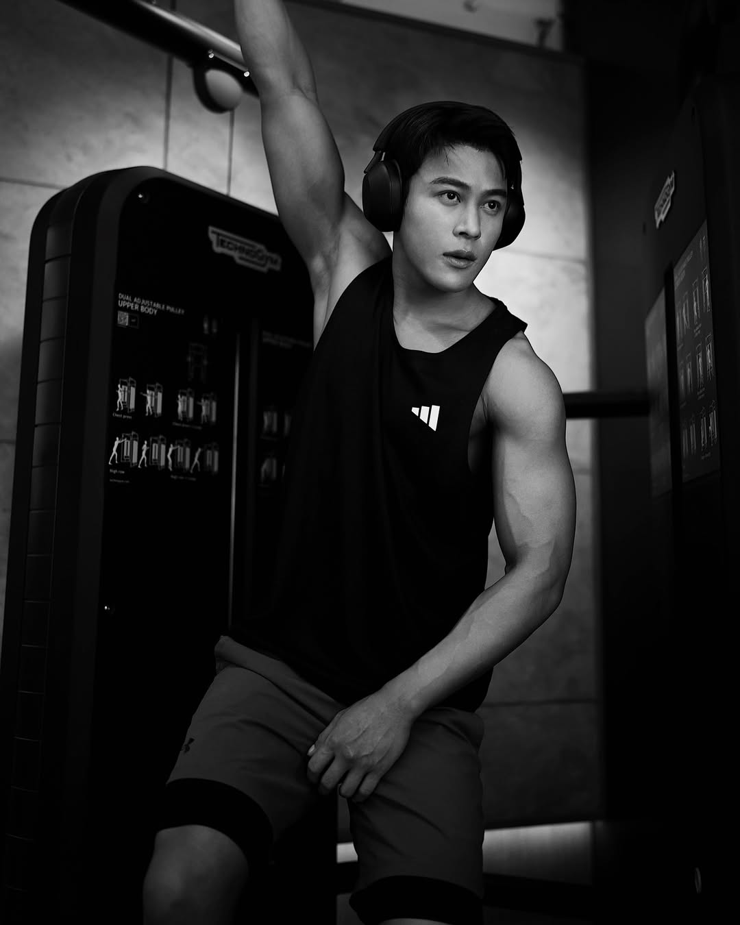 ต๊อด - ปนพงษ์ ไขแสง