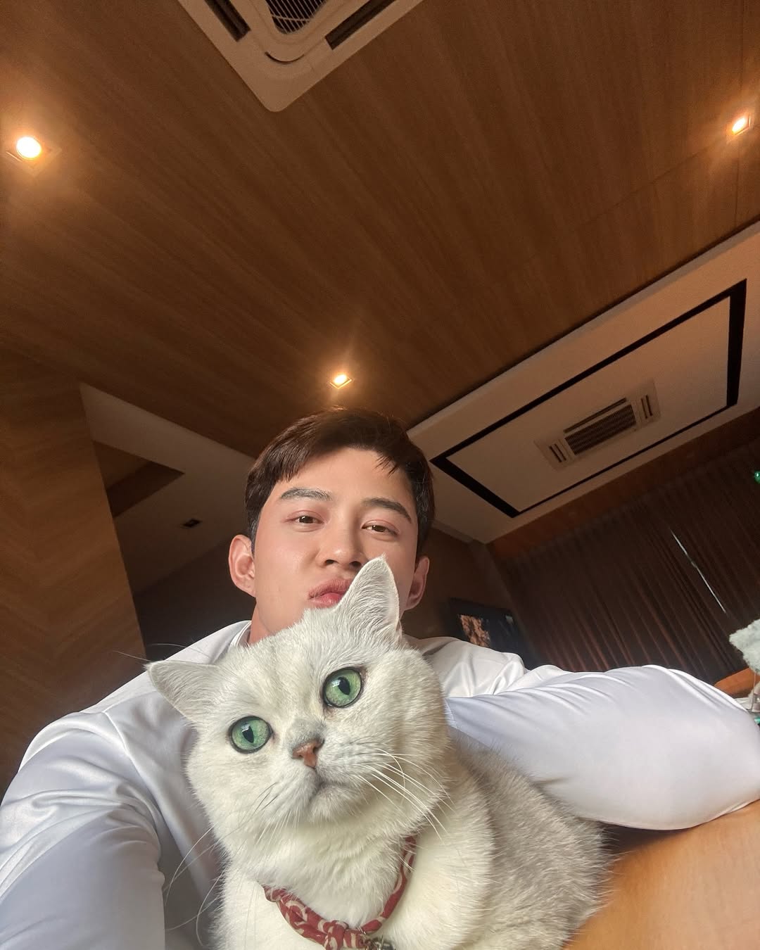 ต๊อด - ปนพงษ์ ไขแสง