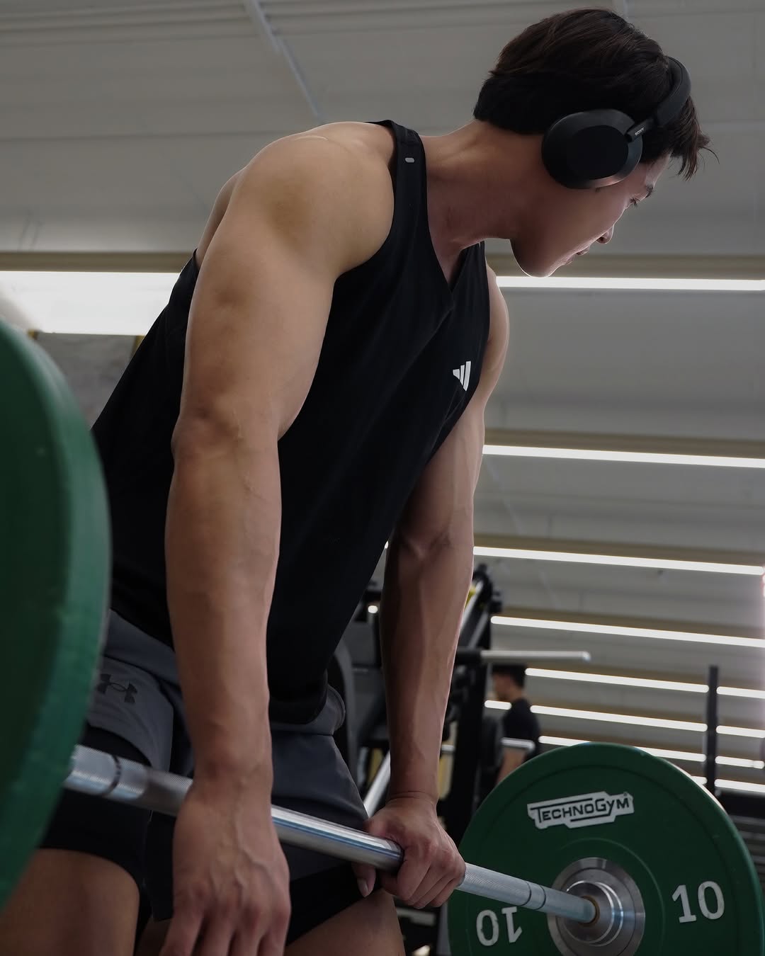 ต๊อด - ปนพงษ์ ไขแสง