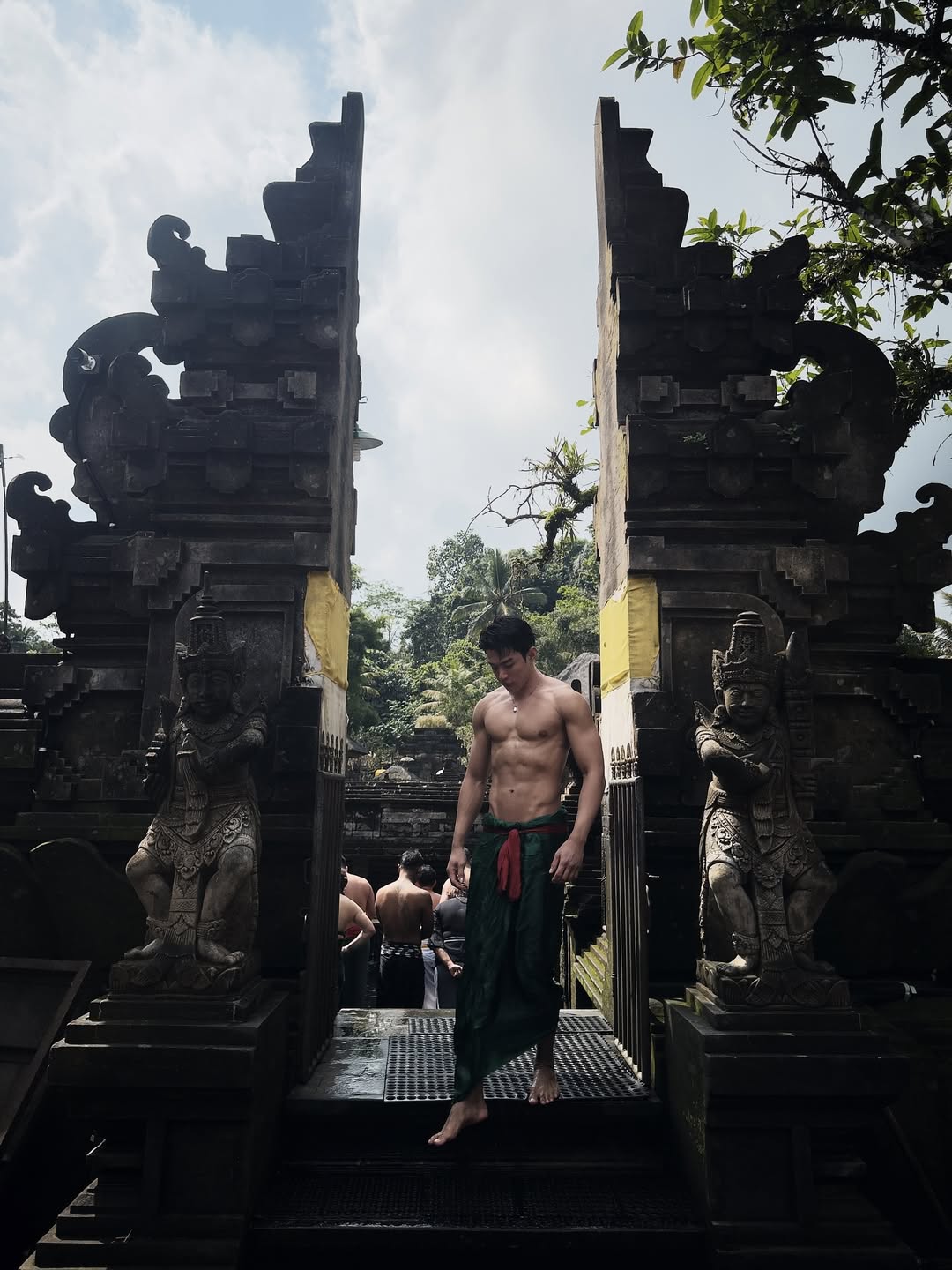 ต๊อด - ปนพงษ์ ไขแสง